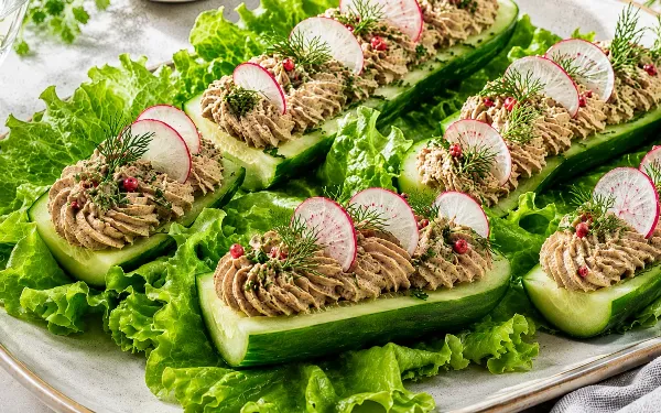 Как превратить обычную куриную печень в ресторанное блюдо с помощью свежего огурца и редиса