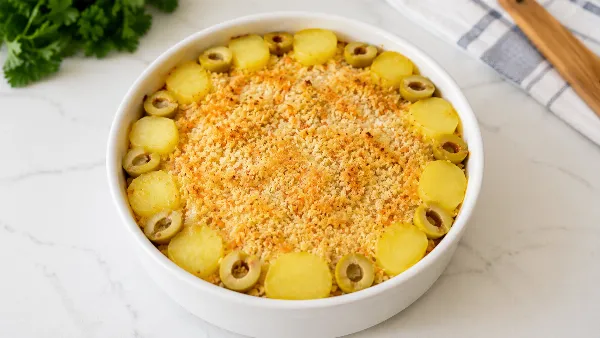 Рыбная селянка по 100-летнему рецепту, который зря забыли: не суп, а вкуснятина-запеканка — удивите гостей