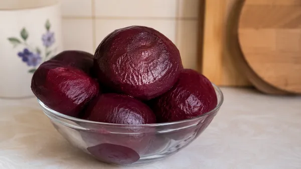 Больше не варю свеклу часами — хватает 15 минут: вкуснее, сочнее и без вони на кухне