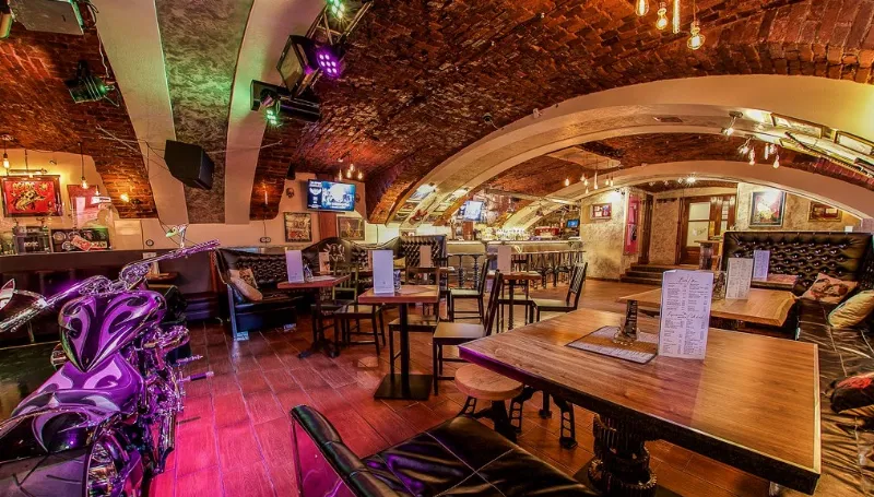 В конце апреля в Шведском переулке откроется  рокерский бар The Right Place