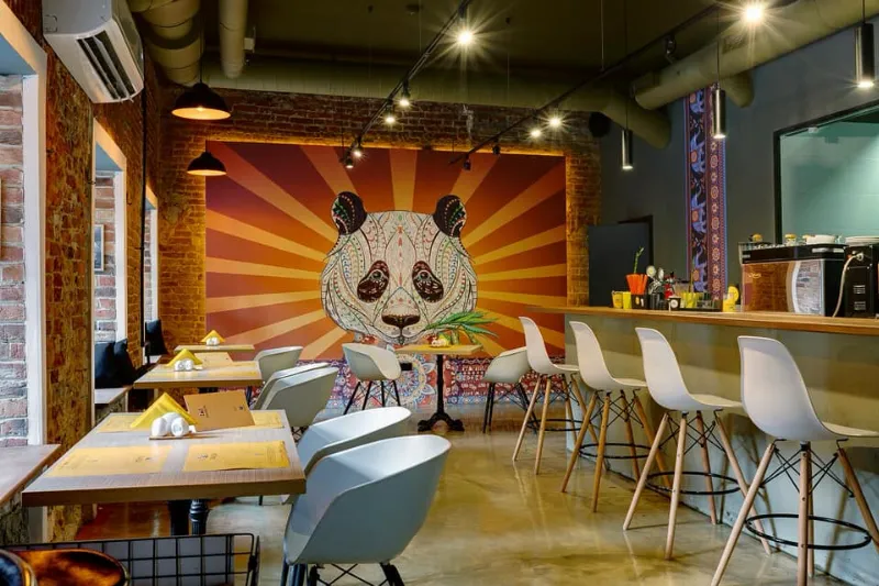 В Петербурге открылось первое тибетское стрит-фуд-кафе Panda Сomanda