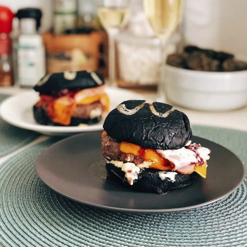 Союз вкусов: Burger Heroes и шеф-повара Артема Гребенщикова создали бургер «Брукс» в рамках МГФ