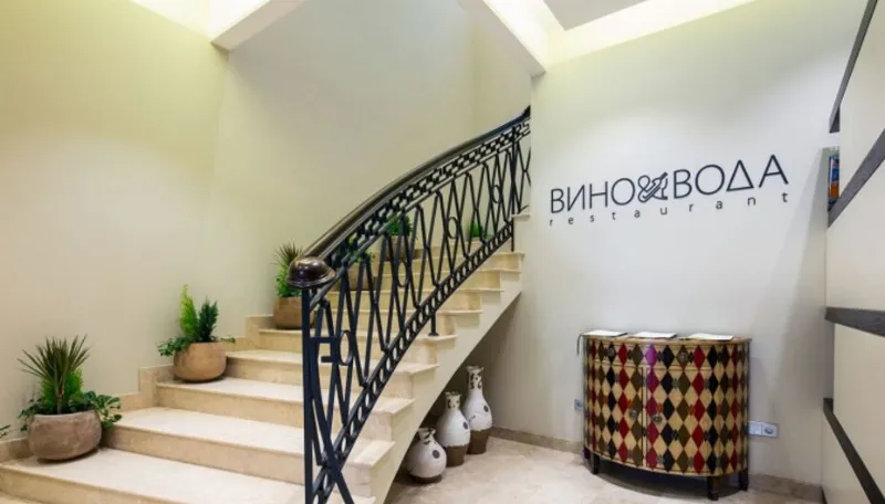  Панорамная терраса ресторана «Вино&Вода» на крыше Hotel Indigo St. Petersburg - Tchaikoskogo