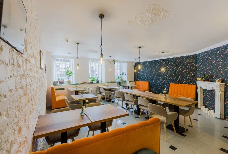 На месте Cake&Breakfast на Кирочной улице открылся гастробар «Фет»