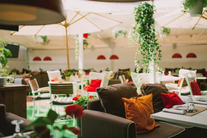 Летняя веранда ресторана White Cafe на Новом Арбате