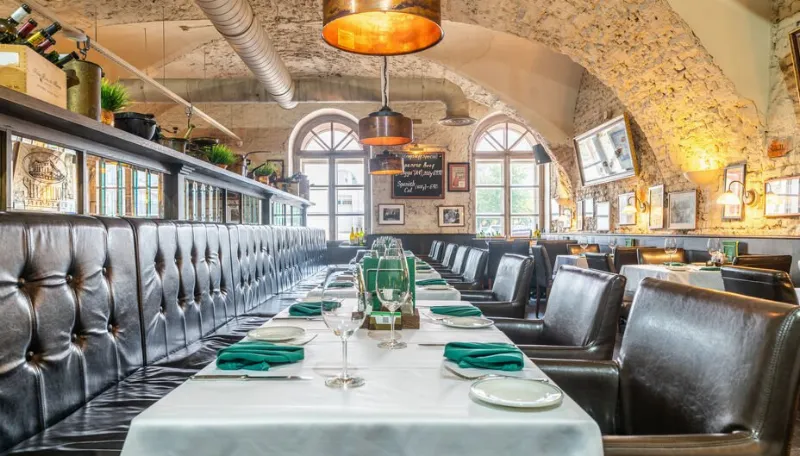 Приключенческое шоу «Как приручить дракона» в ресторане Stroganoff Steak House