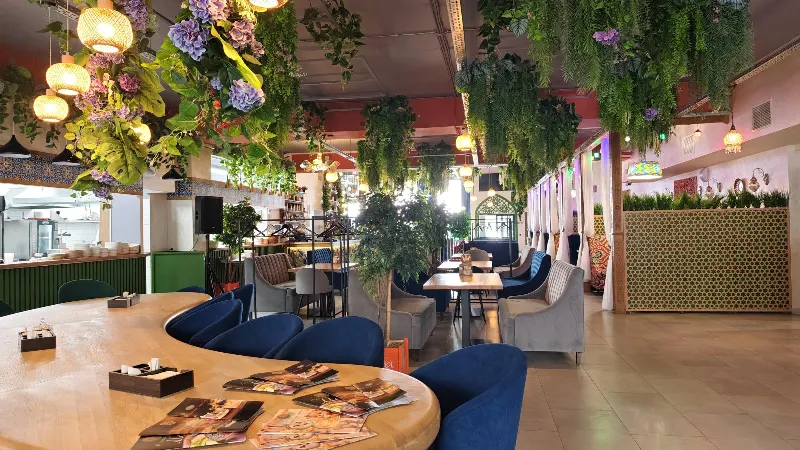 Vostok-Zapad restoran u doma