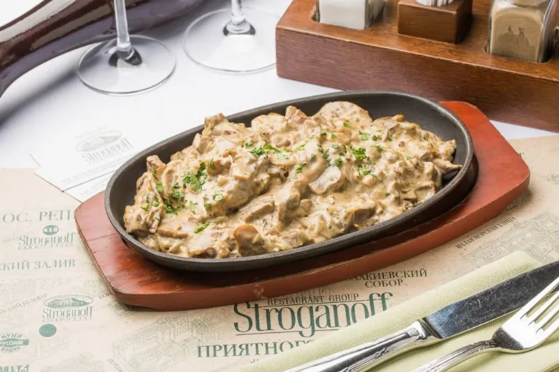 Шеф-повар Stroganoff Bar and Grill научит готовить «Бефстроганов»