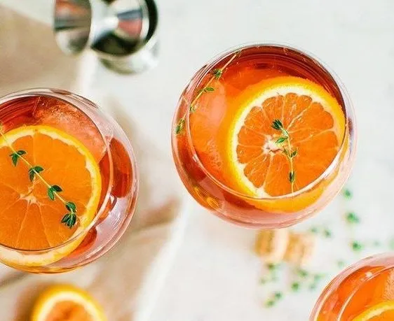 В «Пряностях & Радостях» на Васильевском приносят второй Aperol Spritz бесплатно 