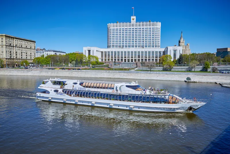 Круиз на белоснежном лайнере по Москве-реке за 1 рубль