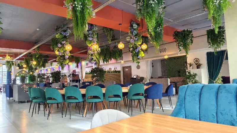Vostok-Zapad restoran u doma