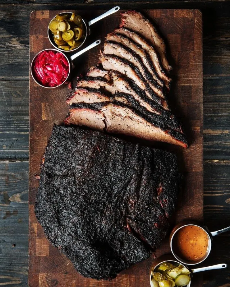 В ресторане Smoke BBQ предлагают доставку со скидкой