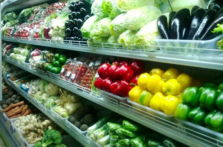 В городе на Неве предлагают раздавать продукты, у которых скоро закончится срок годности