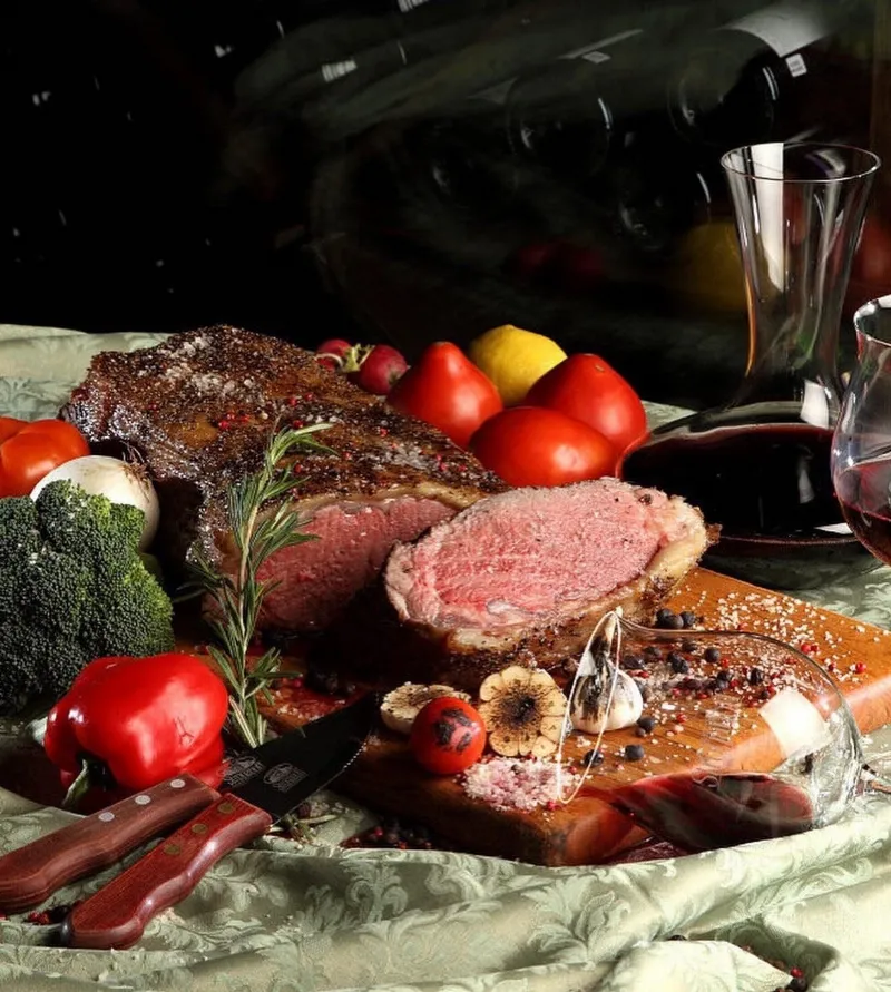 Блюда для новогоднего стола в ресторане Stroganoff Steak House