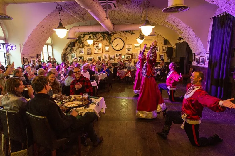 Летние шоу-программы в ресторане Stroganoff Steak House в июне