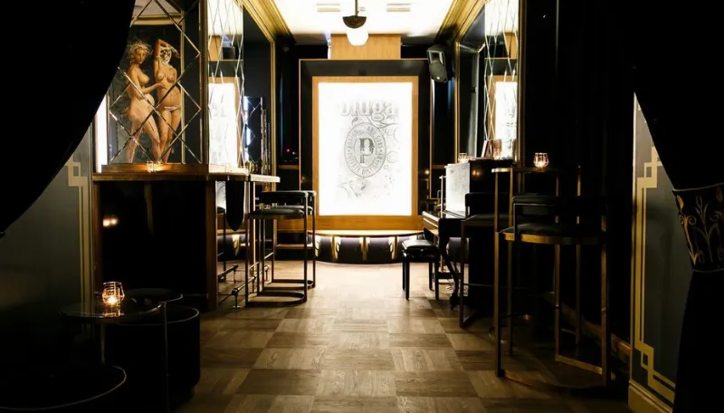 В Петербурге появился бар с русской концепцией: «Polugar Bar SPB»