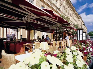 Ресторан al fresco Гранд Отеля Европа