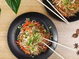 «Joly Woo» отмечает первый день рождения