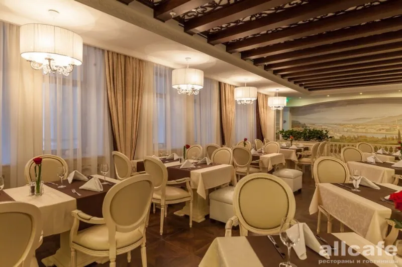 Lobbi-bar gostinitsy Gosudarstvennogo Ermitazha