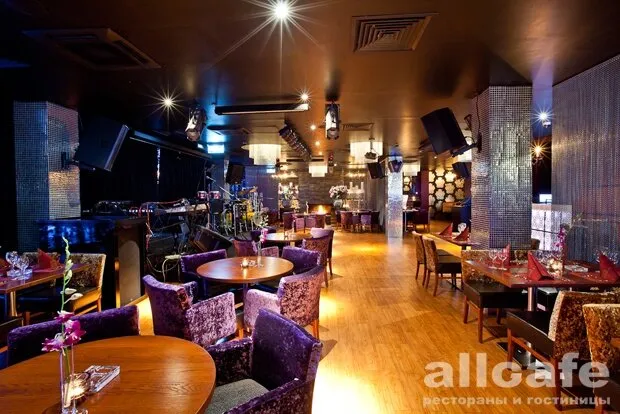 Columbus Lounge
