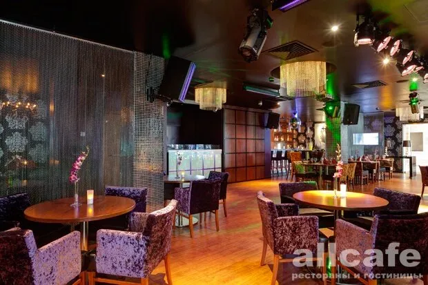 Columbus Lounge