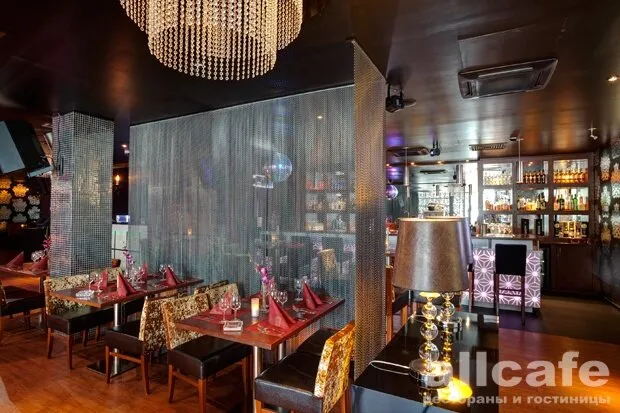Columbus Lounge