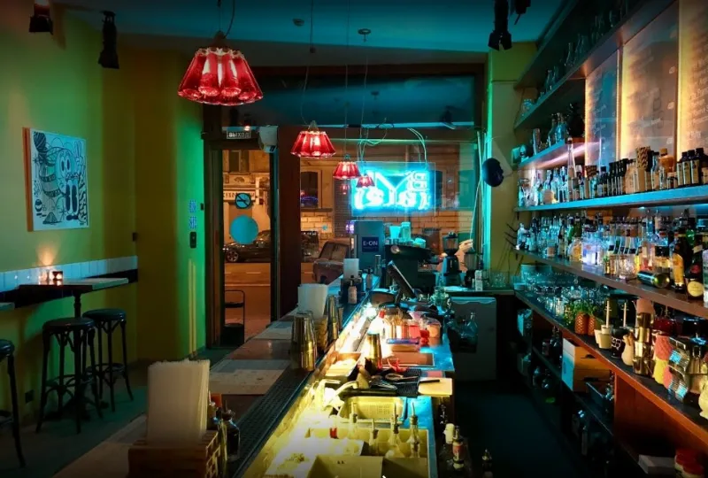 Bar 812