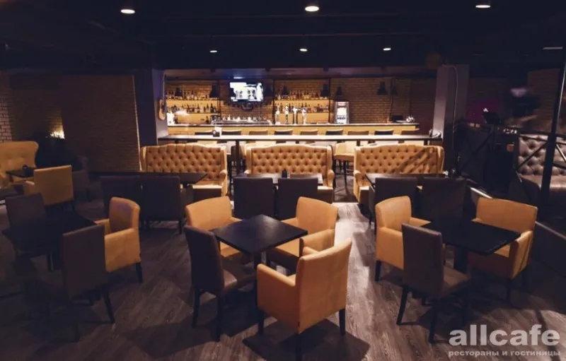 Black & White Bar