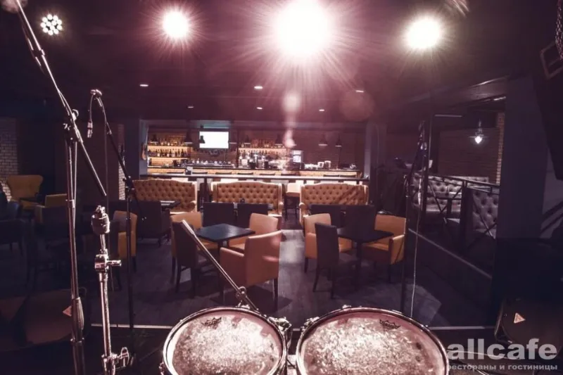 Black & White Bar
