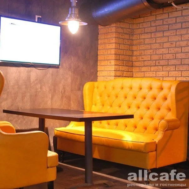 Black & White Bar