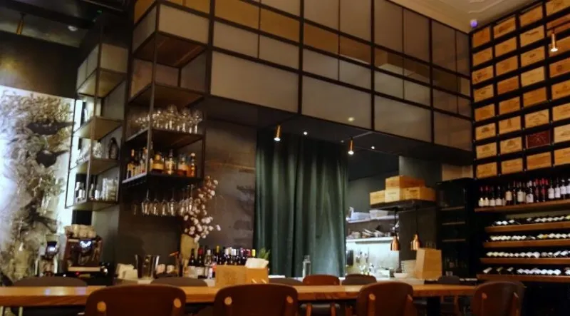 Leo Wine & Kitchen