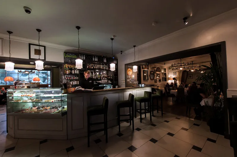 Romeo's Bar & Kitchen