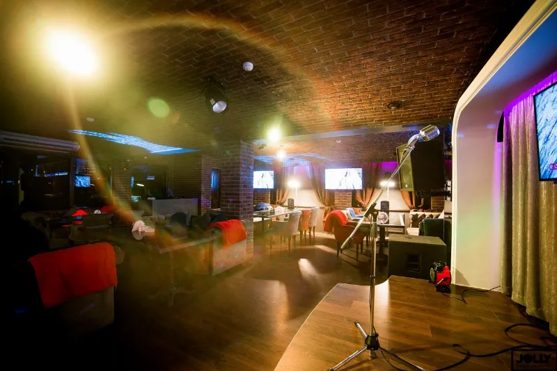 Jolly Karaoke Whiskey Bar