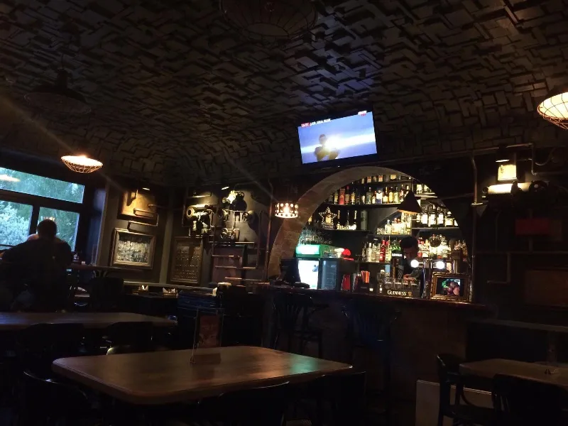 Black bar