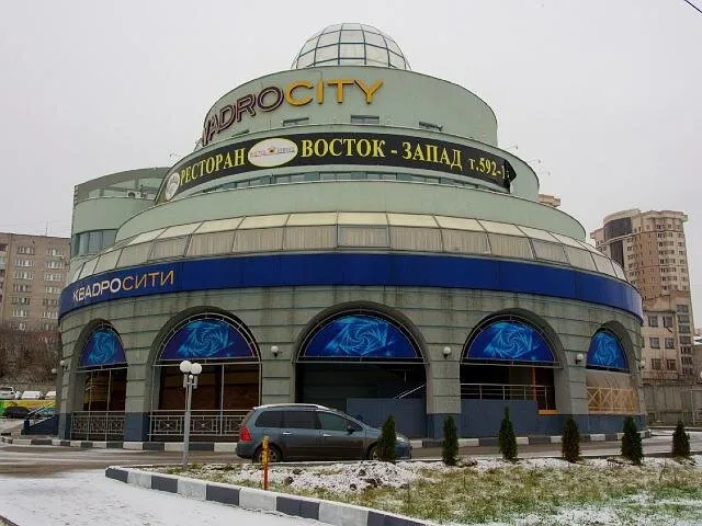 Восток-Запад
