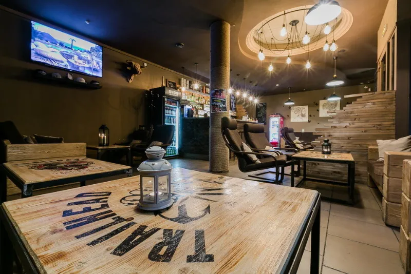UGLI LOUNGE BAR