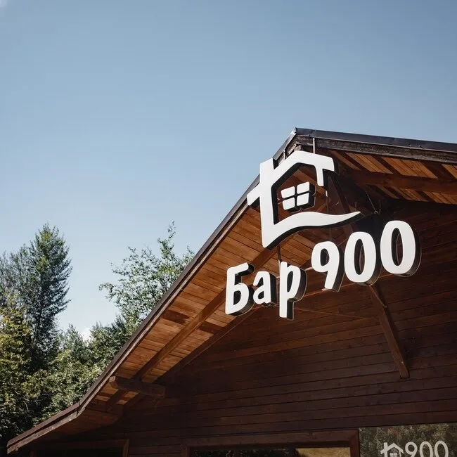900