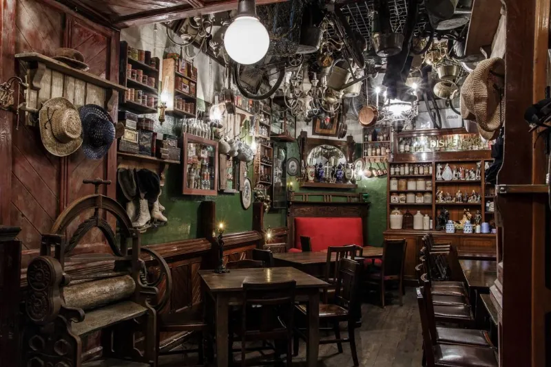 The Black Swan pub & shop