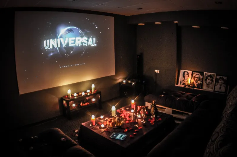BLACK ROOM