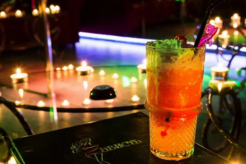 Zavist Gentelman Bar