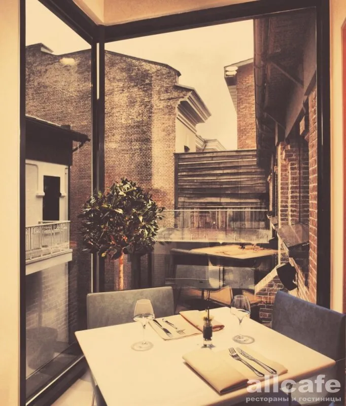 Studio Café & Terrace