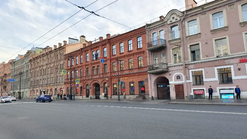Ресторанный критик ест все по 350 в Авеню 55